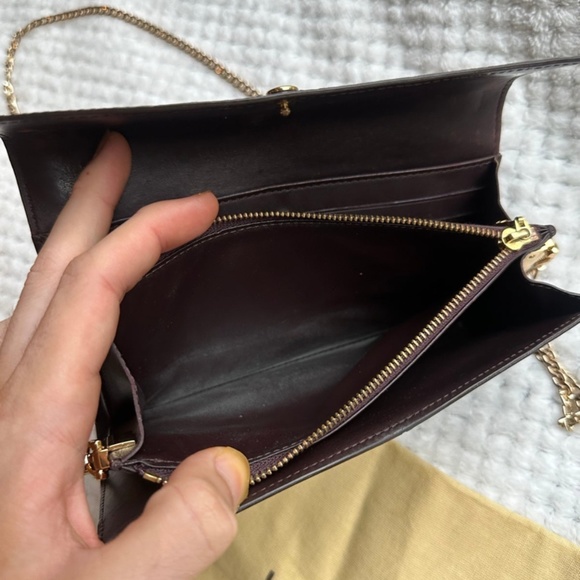 Louis Vuitton - Picture 2 of 10